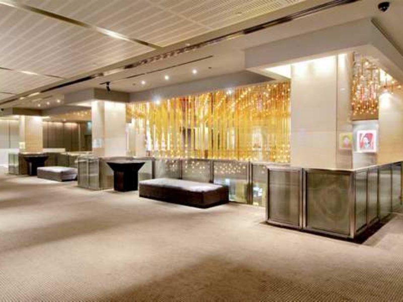 힐튼 애들레이드 호텔 외부 사진 The lobby of the hotel