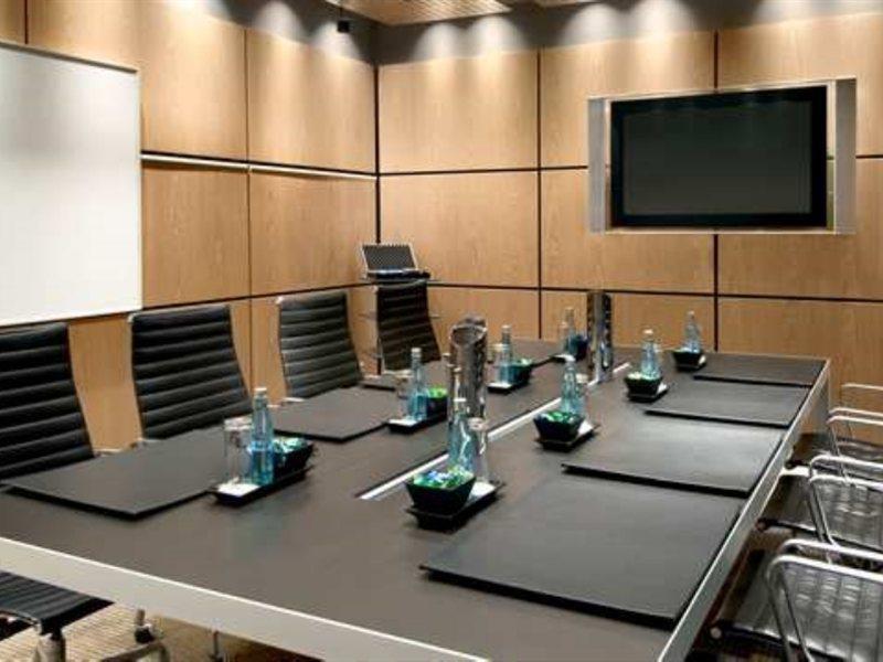 힐튼 애들레이드 호텔 외부 사진 A meeting room