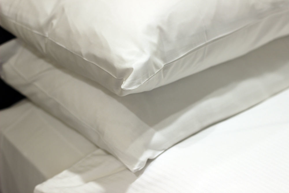힐튼 애들레이드 호텔 외부 사진 Silk pillowcase