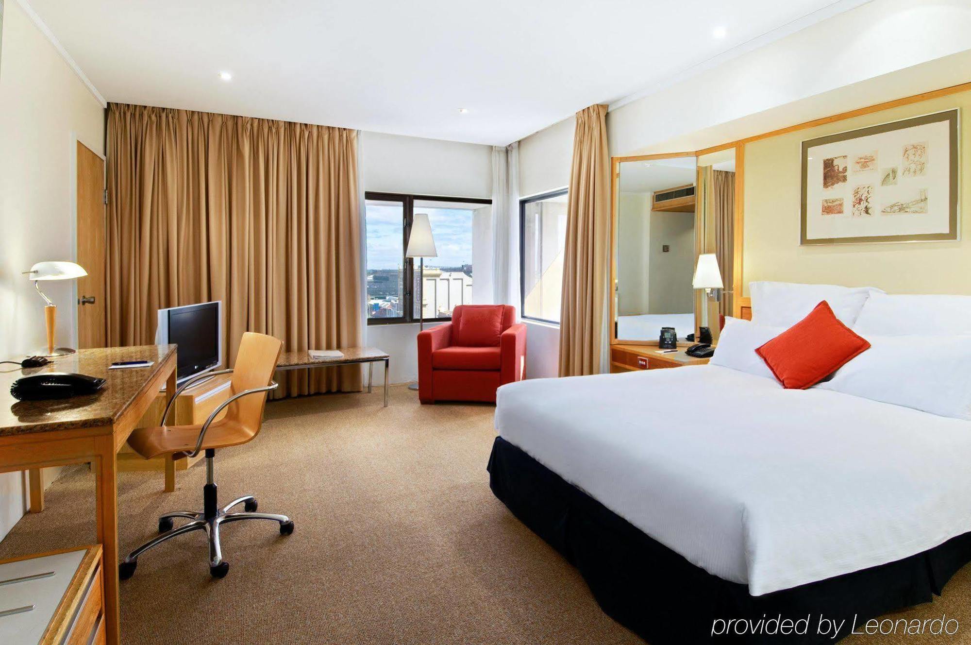 힐튼 애들레이드 호텔 객실 사진 A typical room at the hotel